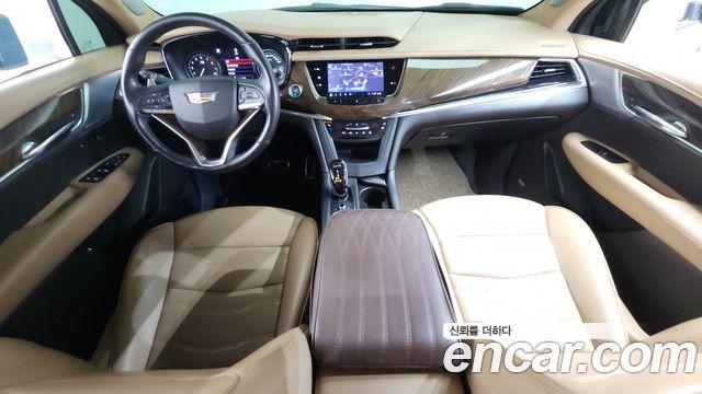 Cadillac XT6 — interior