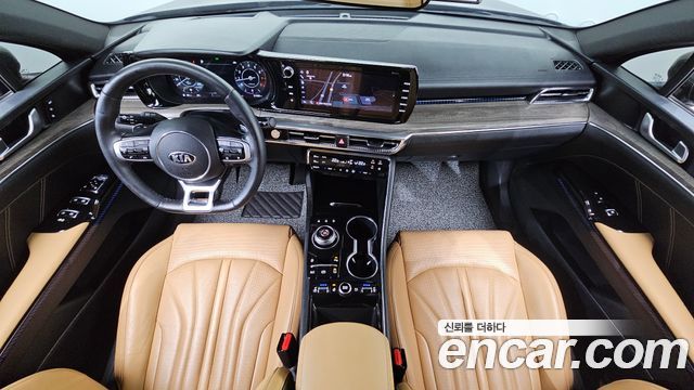 Kia K5 — interior