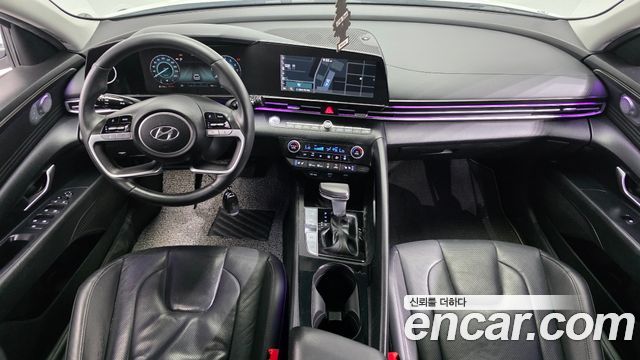 Hyundai Avante — interior