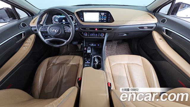 Hyundai Sonata — interior