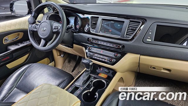 Kia Carnival — interior