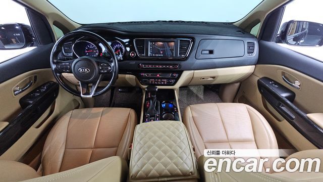 Kia Carnival — interior