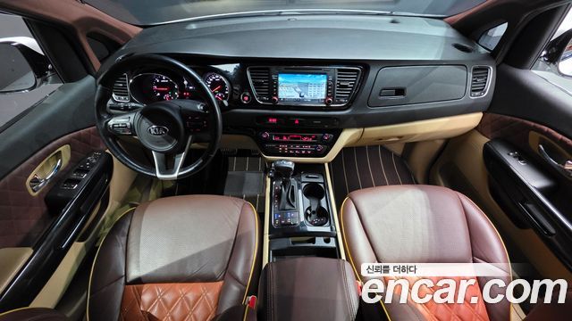 Kia Carnival — interior