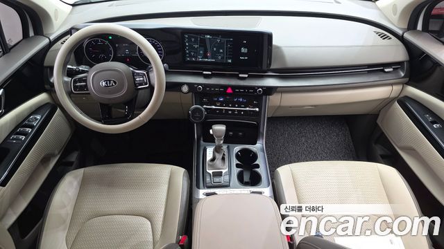 Kia Carnival — interior