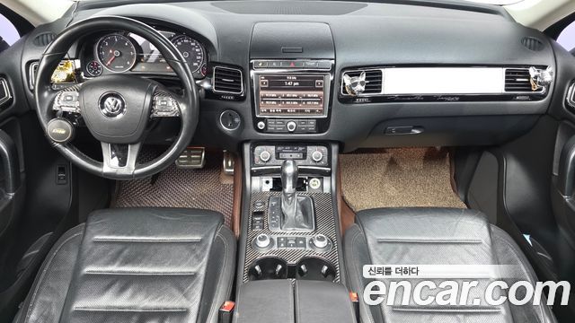 Volkswagen Touareg — interior