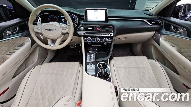 Genesis G70 — interior