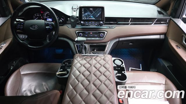 Hyundai Starex — interior