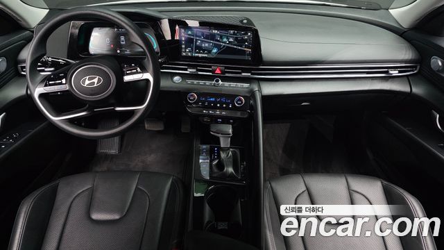 Hyundai Avante — interior
