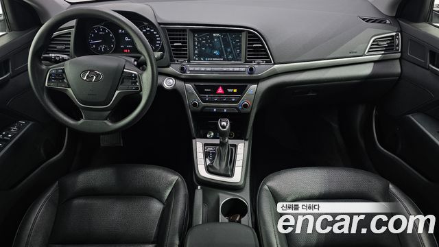 Hyundai Avante — interior