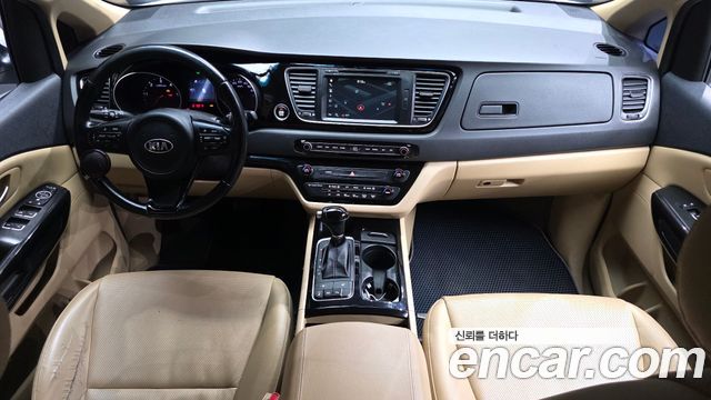 Kia Carnival — interior