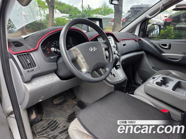 Hyundai Starex — interior