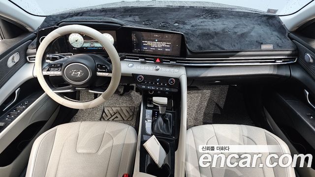 Hyundai Avante — interior