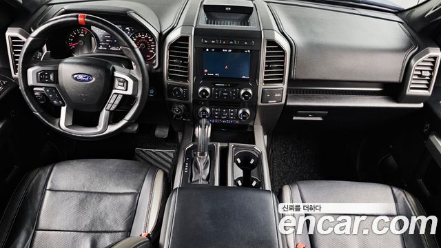Ford F-150 — interior