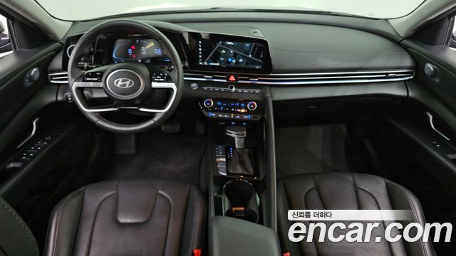 Hyundai Avante — interior