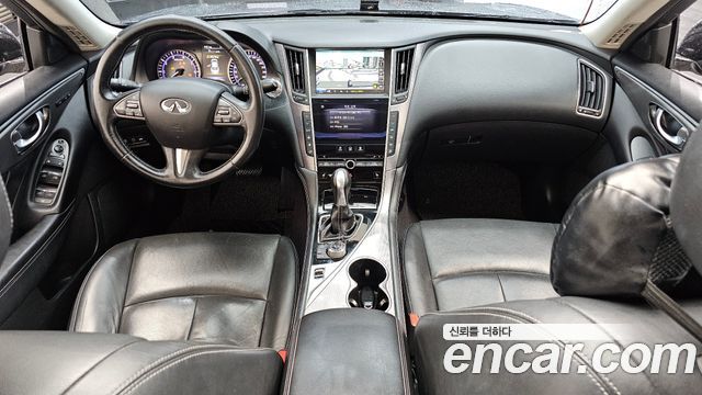Infiniti Q50 — interior
