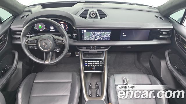 Porsche Macan — interior