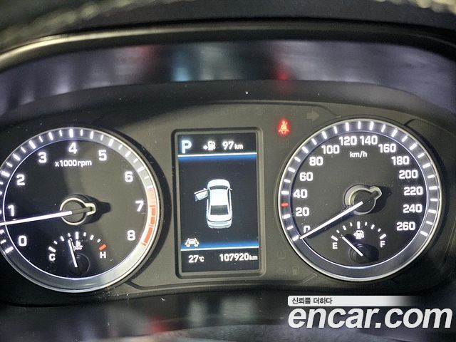 Hyundai Sonata — interior