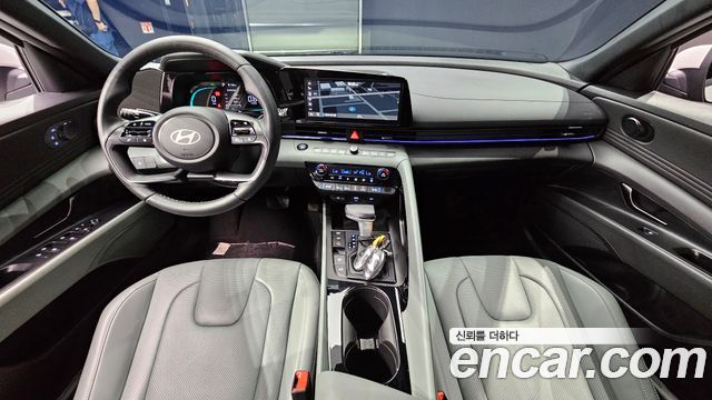 Hyundai Avante — interior