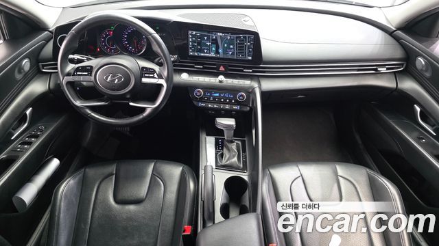 Hyundai Avante — interior
