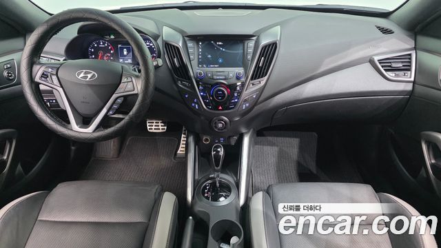 Hyundai Veloster — interior