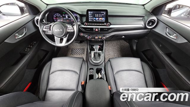 Kia K3 — interior