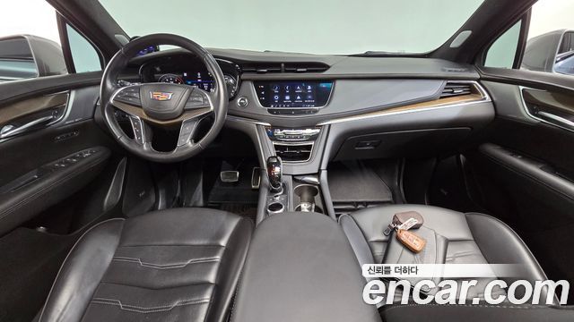Cadillac XT5 — interior