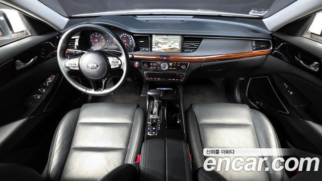 Kia K7 — interior