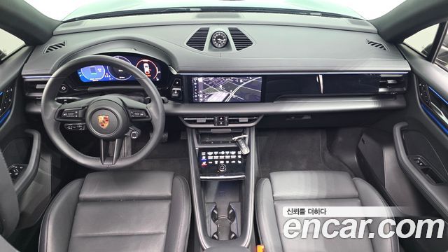 Porsche Macan — interior