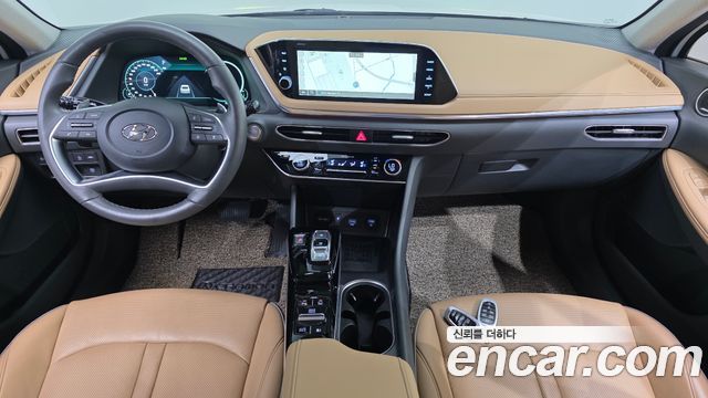 Hyundai Sonata — interior