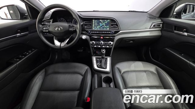 Hyundai Avante — interior
