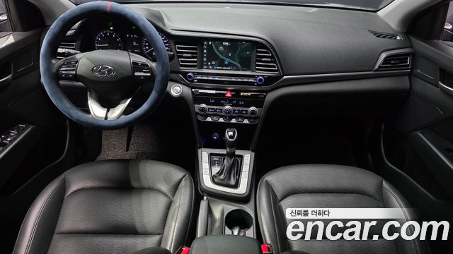 Hyundai Avante — interior