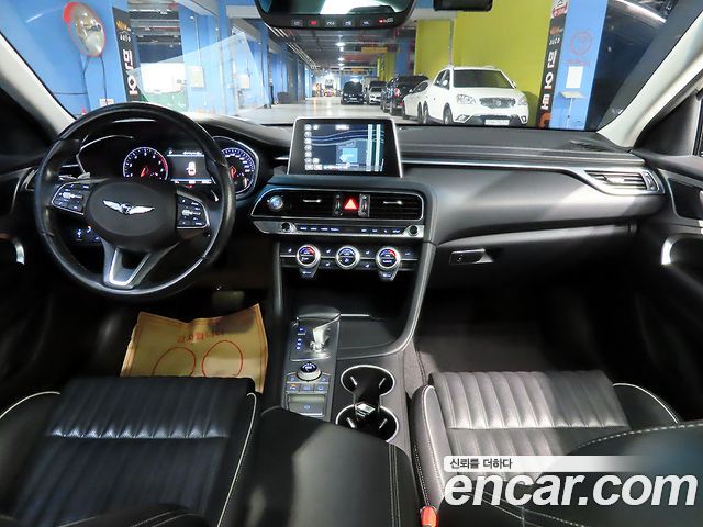 Genesis G70 — interior