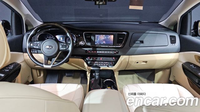 Kia Carnival — interior
