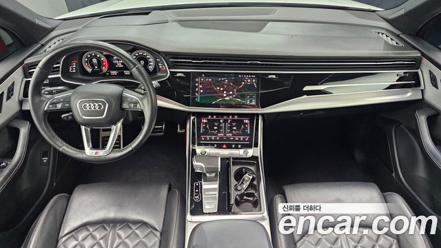 Audi Q7 — interior