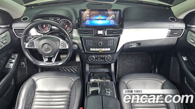 Mercedes-Benz GLE-Class — interior