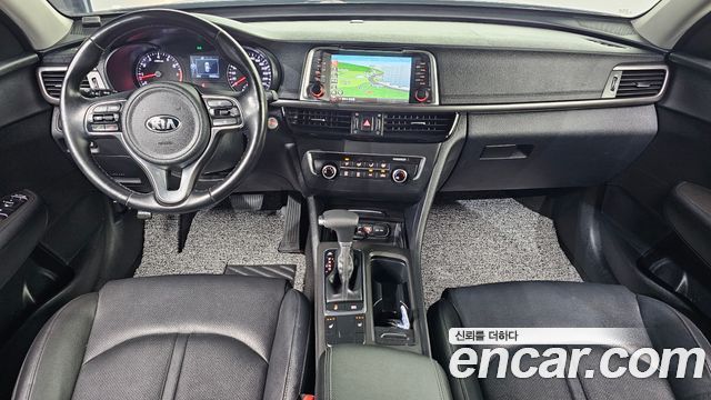 Kia K5 — interior