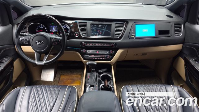 Kia Carnival — interior
