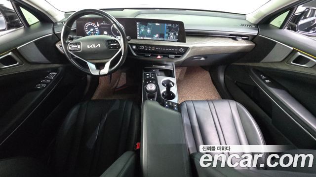 Kia K8 — interior