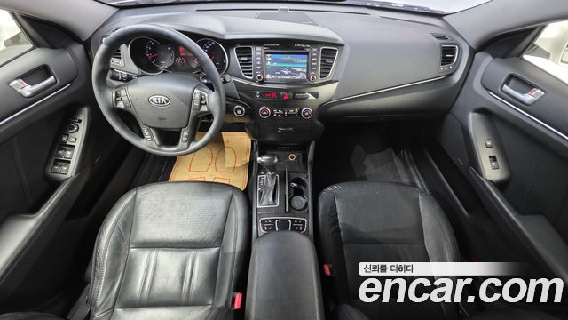 Kia K7 — interior