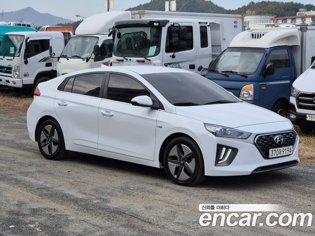 Hyundai Ioniq — exterior