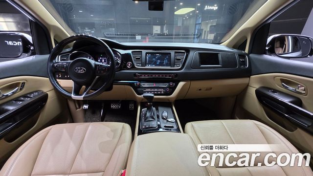 Kia Carnival — interior