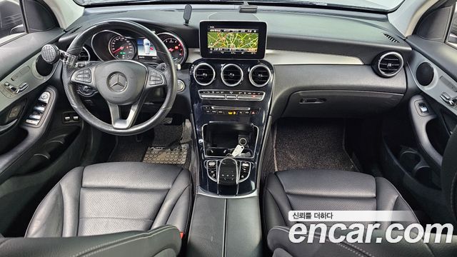 Mercedes-Benz GLC-Class — interior