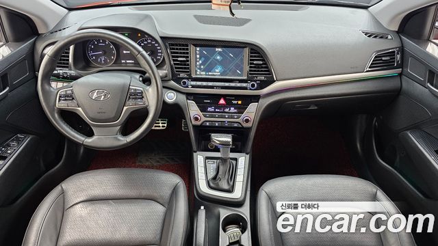 Hyundai Avante — interior