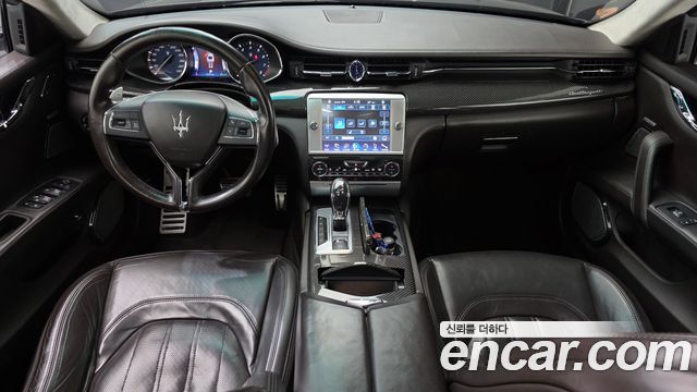 Maserati Quattroporte — interior