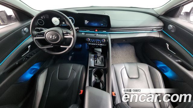 Hyundai Avante — interior