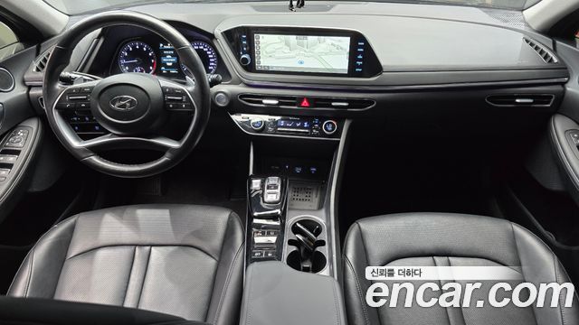 Hyundai Sonata — interior