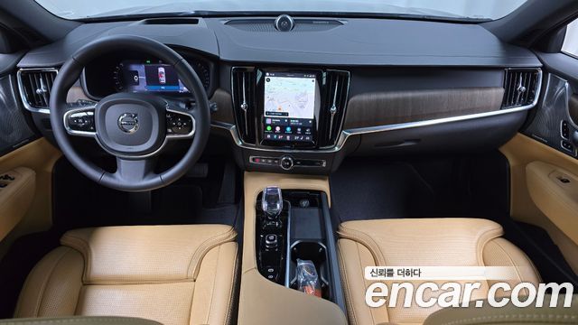 Volvo V90 — interior