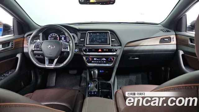 Hyundai Sonata — interior