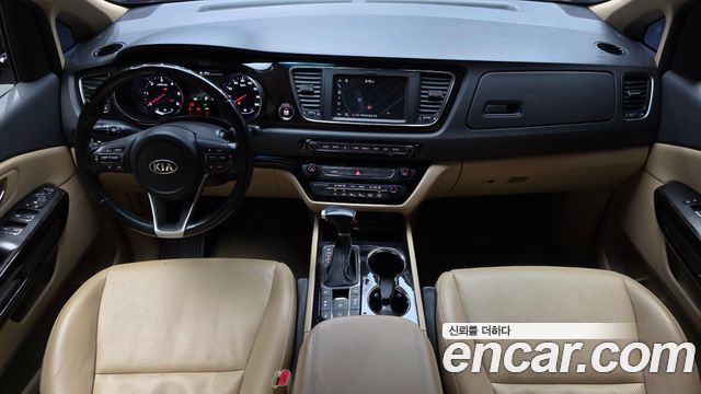 Kia Carnival — interior