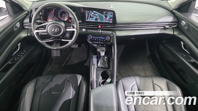 Hyundai Avante — interior
